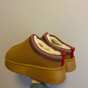 Tasman Slippers